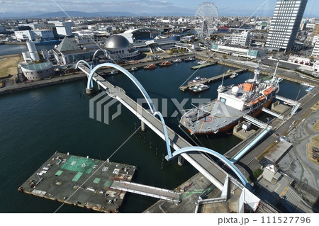 名古屋港ガーデン埠頭をポートビル展望室から見る 名古屋港ガーデン埠頭をポートビル展望室から見る 111527796