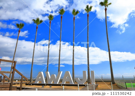 【兵庫県】晴天のAWAJI オブジェ（淡路島） 111530242