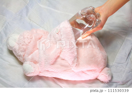 ペットボトルを利用した湯たんぽ ペットボトルを利用した湯たんぽ 111530339