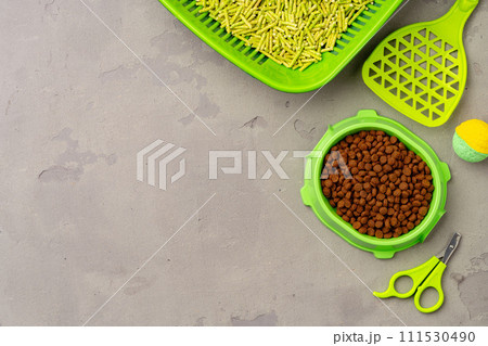 Pet accessories food bowl, litter box studio shot Pet accessories food bowl, litter box studio shot 111530490