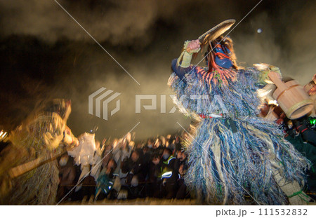なまはげ踊り 秋田県 柴灯祭り なまはげ踊り 秋田県 柴灯祭り 111532832