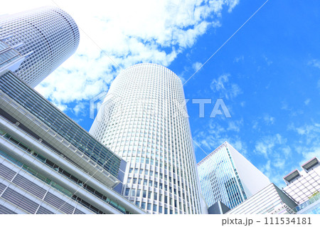 愛知県名古屋市、名古屋駅前超高層ビルの風景 111534181