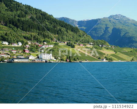 ハダンゲンフィヨルド遊覧の船上からの風景 111534922