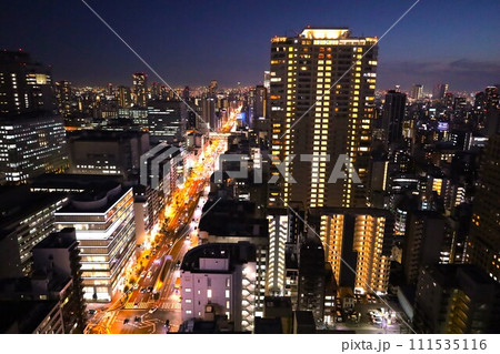 大阪、大阪市、タワーマンション、タワマン、夜景、街の夜景、トワイライト、 大阪、大阪市、タワーマンション、タワマン、夜景、街の夜景、トワイライト、 111535116