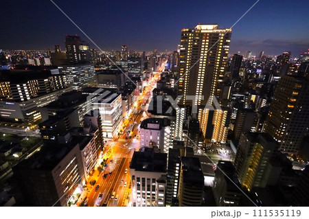 大阪、大阪市、タワーマンション、タワマン、夜景、街の夜景、トワイライト、 大阪、大阪市、タワーマンション、タワマン、夜景、街の夜景、トワイライト、 111535119