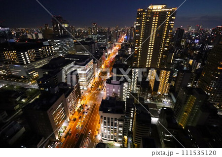 大阪、大阪市、タワーマンション、タワマン、夜景、街の夜景、トワイライト、 111535120