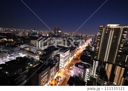 大阪、大阪市、タワーマンション、タワマン、夜景、街の夜景、トワイライト、 大阪、大阪市、タワーマンション、タワマン、夜景、街の夜景、トワイライト、 111535121