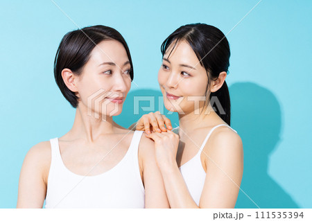 ミドルの女性のビューティ 111535394