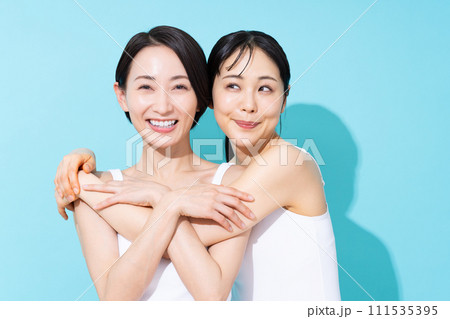 ミドルの女性のビューティ 111535395