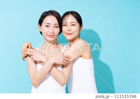 ミドルの女性のビューティ ミドルの女性のビューティ 111535396