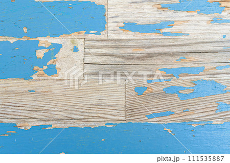 ペンキの剥げ落ちた板 背景素材 111535887
