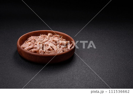 Delicious canned dietary tuna meat with salt, spices and oil Delicious canned dietary tuna meat with salt, spices and oil 111536662