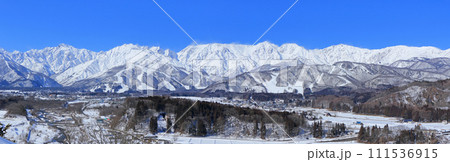 冬の白馬と北アルプスのパノラマ 111536915