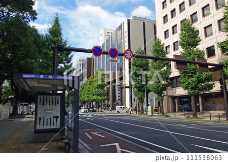 横浜　尾上町通り（港町バス停留所） 111538063