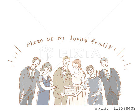 結婚証明書を持った新郎新婦と両家の両親、（ウエディングフォト） 111538408