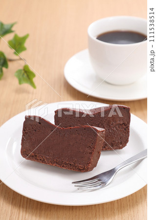 美味しそうなテリーヌショコラ 111538514