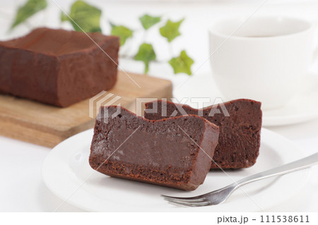 美味しそうなテリーヌショコラ 111538611