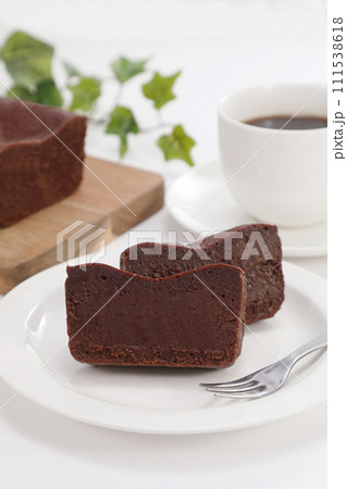 美味しそうなテリーヌショコラ 111538618