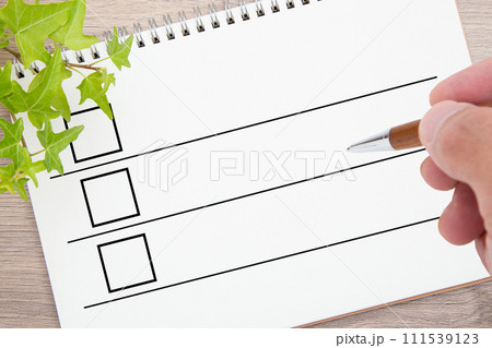 リストとボールペン 111539123