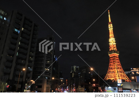 東京タワー ライトアップされた東京タワー 東京タワー ライトアップされた東京タワー 111539223