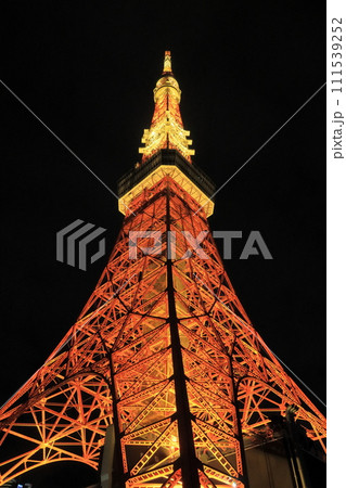 東京タワー ライトアップされた東京タワー 東京タワー ライトアップされた東京タワー 111539252
