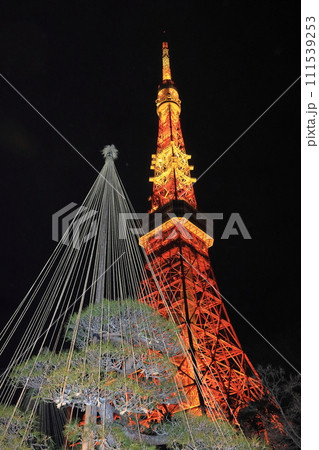 東京タワー ライトアップされた東京タワー 東京タワー ライトアップされた東京タワー 111539253