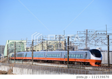 江戸川橋梁を渡る常磐線E657系特急電車(復刻カラー) 江戸川橋梁を渡る常磐線E657系特急電車(復刻カラー) 111539870