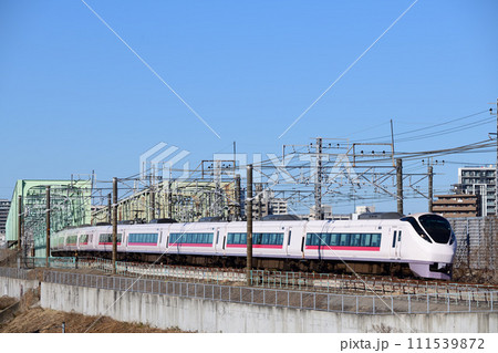 江戸川橋梁を渡る常磐線E657系特急電車 111539872