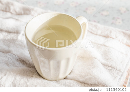 マグカップで飲むお白湯 マグカップで飲むお白湯 111540102