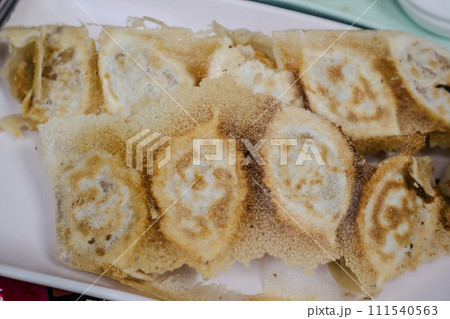 焼きギョーザ 焼きギョウザ 焼き餃子 111540563