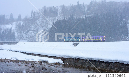 上桧木内駅に向かう秋田内陸線　鷹巣行列車　秋田県 111540661