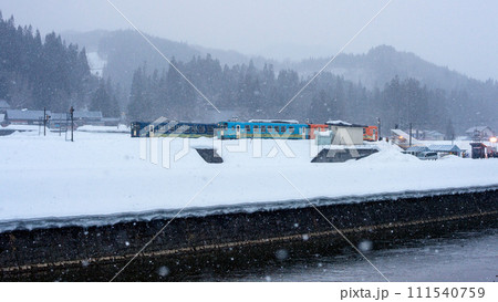 上桧木内駅に停車中の　秋田内陸線　上下線列車　秋田県 111540759