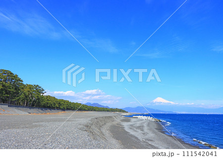 静岡県静岡市、三保の松原と富士山の風景 静岡県静岡市、三保の松原と富士山の風景 111542041
