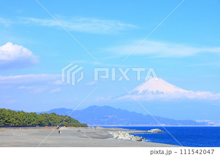静岡県静岡市、三保の松原と富士山の風景 静岡県静岡市、三保の松原と富士山の風景 111542047