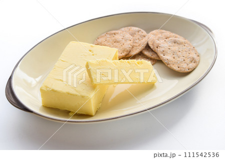 チェダーチーズとクラッカー チェダーチーズとクラッカー 111542536