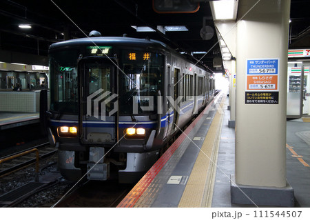 北陸本線521系（金沢⇔敦賀） 111544507