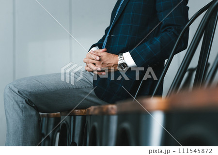 ミドルエイジのビジネスパーソンのポートレート ミドルエイジのビジネスパーソンのポートレート 111545872