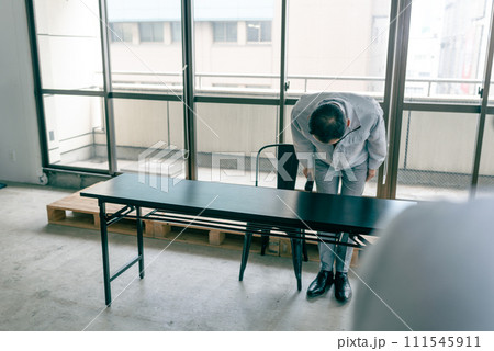 ミドルエイジのビジネスパーソンのポートレート ミドルエイジのビジネスパーソンのポートレート 111545911