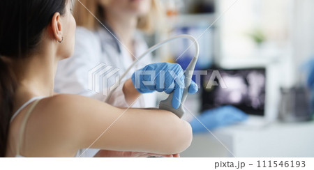 Doctor makes an ultrasound of the vessels of the hands Doctor makes an ultrasound of the vessels of the hands 111546193