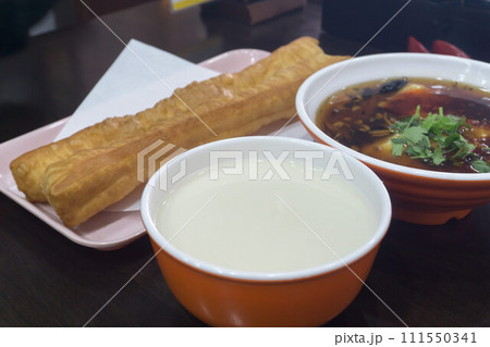 豆乳と中華揚げパンの朝食 豆乳と中華揚げパンの朝食 111550341