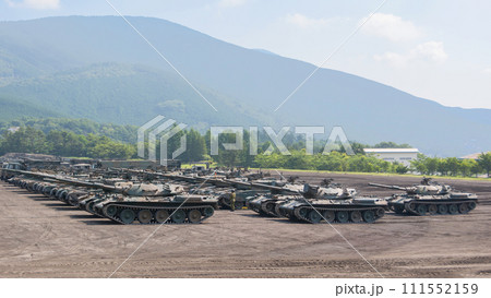整列する陸上自衛隊74式戦車 整列する陸上自衛隊74式戦車 111552159