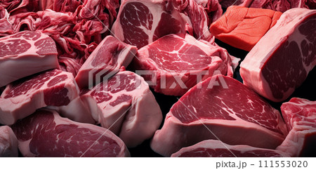 新鮮な肉の部位：高品質の赤身と霜降り 111553020
