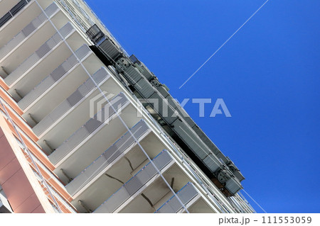 タワーマンションの移動式昇降足場　イメージ 111553059