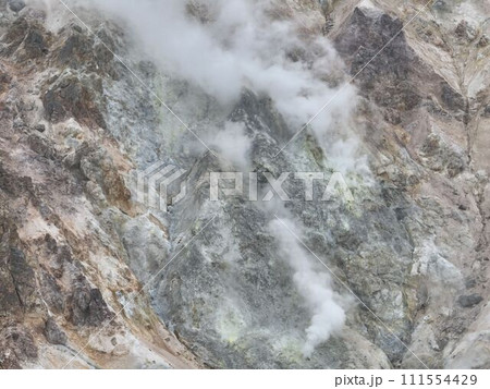 北海道恵山 活火山の噴気地帯を近距離空撮した風景写真 北海道恵山 活火山の噴気地帯を近距離空撮した風景写真 111554429