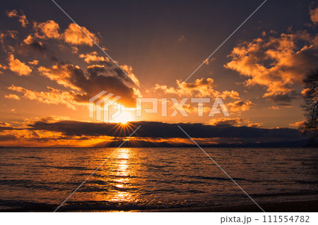 海に沈む夕日_01 111554782