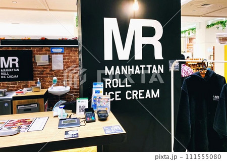 新型コロナウイルスの感染拡大で閉鎖されたホテル 111555080