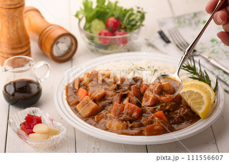 お野菜たっぷりのカレー　サラダを添えて 111556607