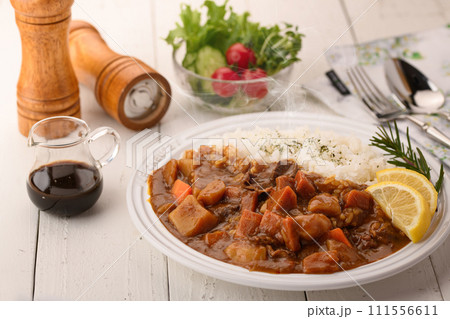 お野菜たっぷりのカレー　サラダを添えて 111556611