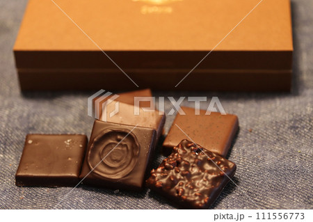 チョコレート菓子 111556773