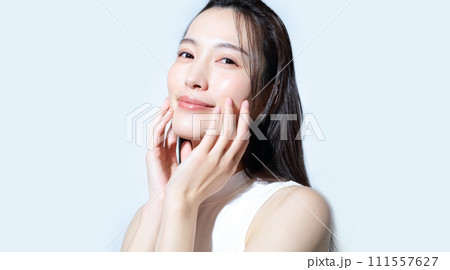女性のポートレート　ビューティーイメージ 111557627